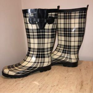 Falls Creek Woman’s Rain Boots. Size 10.